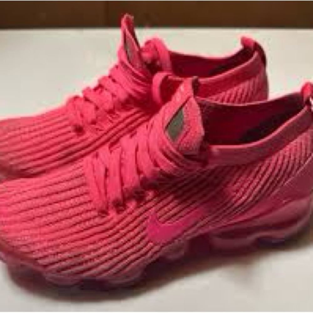 NIKE Women's Air Vapormax Flyknit 3 Running Shoe - Picture 2 of 9